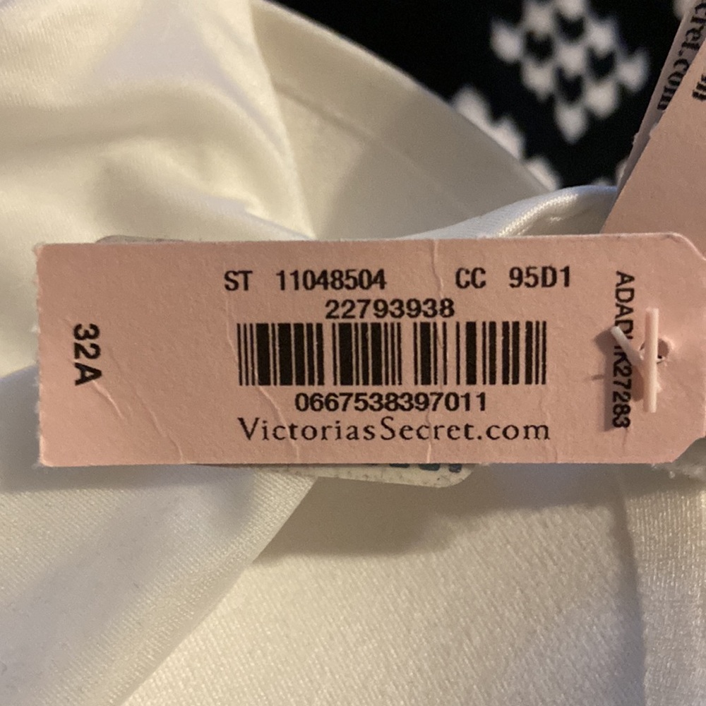 Victoria’s Secret Bombshell Push-Up Bra - Picture 3 of 4